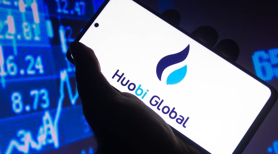 Kinas Största Kryptobörs Huobi Flyr Landet