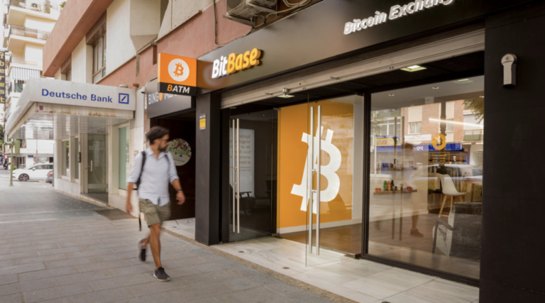 Bitbase Expanderar Sin Bitcoin Bankomat Affär i Europa & LATAM