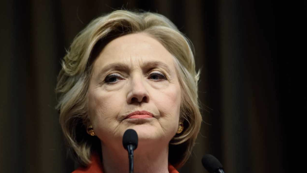 Hillary Clinton Varnar För Global Finansiell Härdsmälta