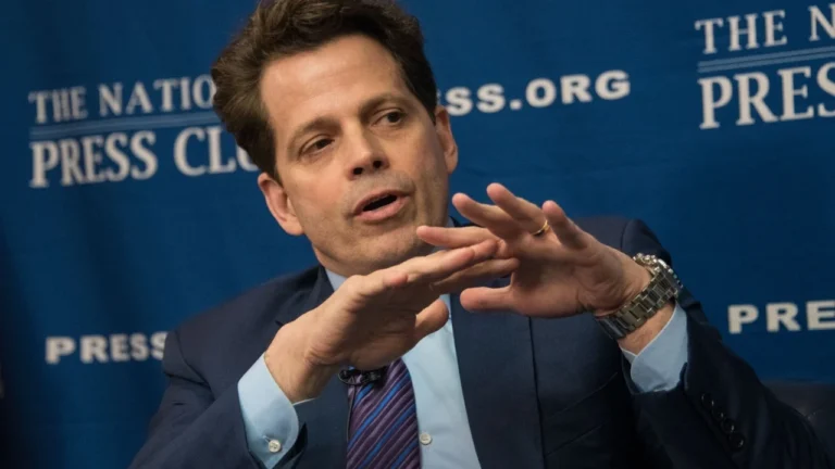 Anthony Scaramucci kritiserar Trump men tror på 200K i år